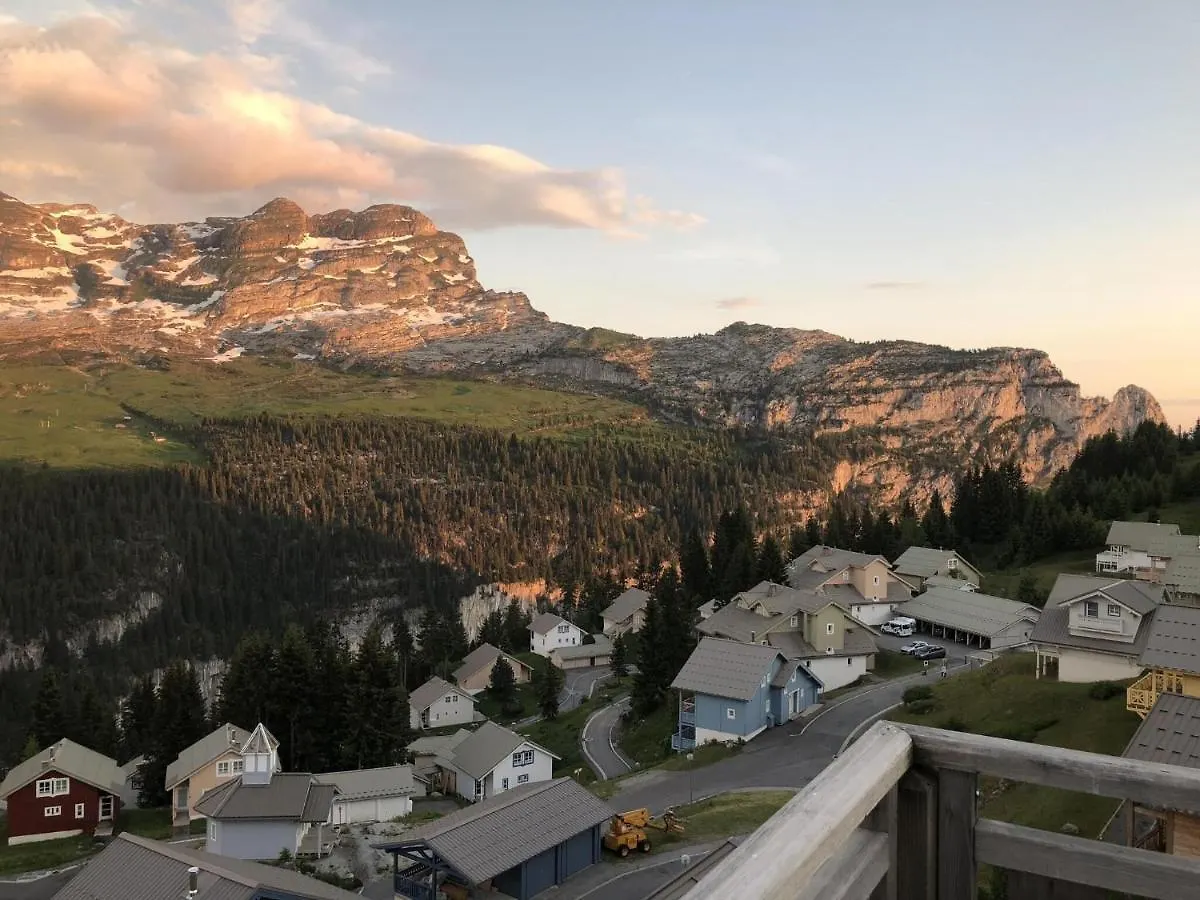 Authentic Apartment Located In The Le Grand Massif Ski Area Arâches 0*,  Francia