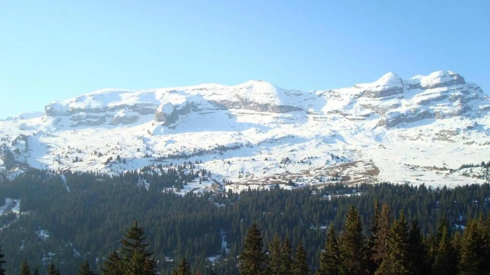 Authentic Apartment Located In The Le Grand Massif Ski Area Arâches 0*,  Francia